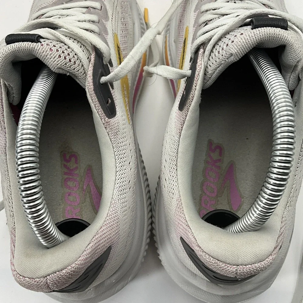 Size 9 - Brooks Ghost 17 Oyster Apricot‎ Pink W